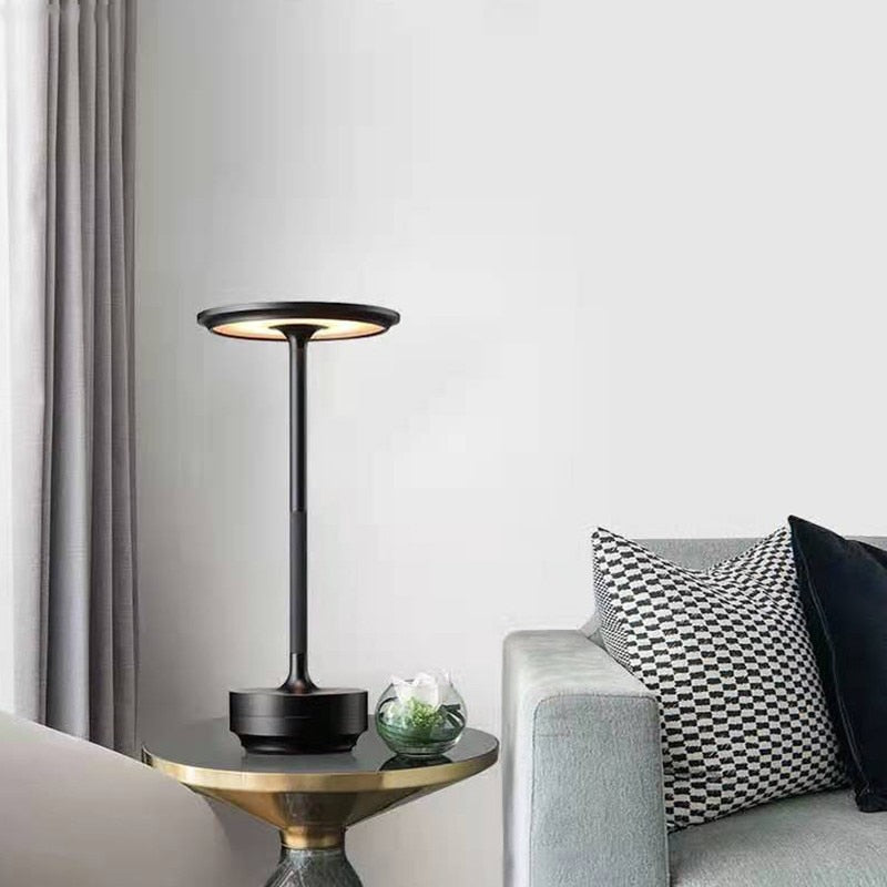 Lampe LED sans fil au design élégant et tactile