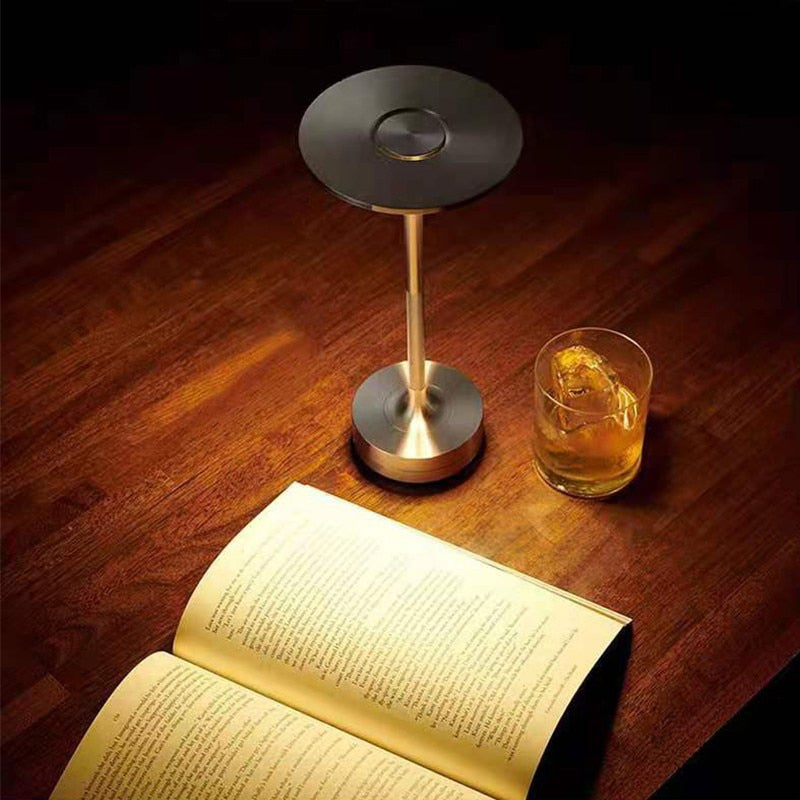 Lampe LED sans fil au design élégant et tactile